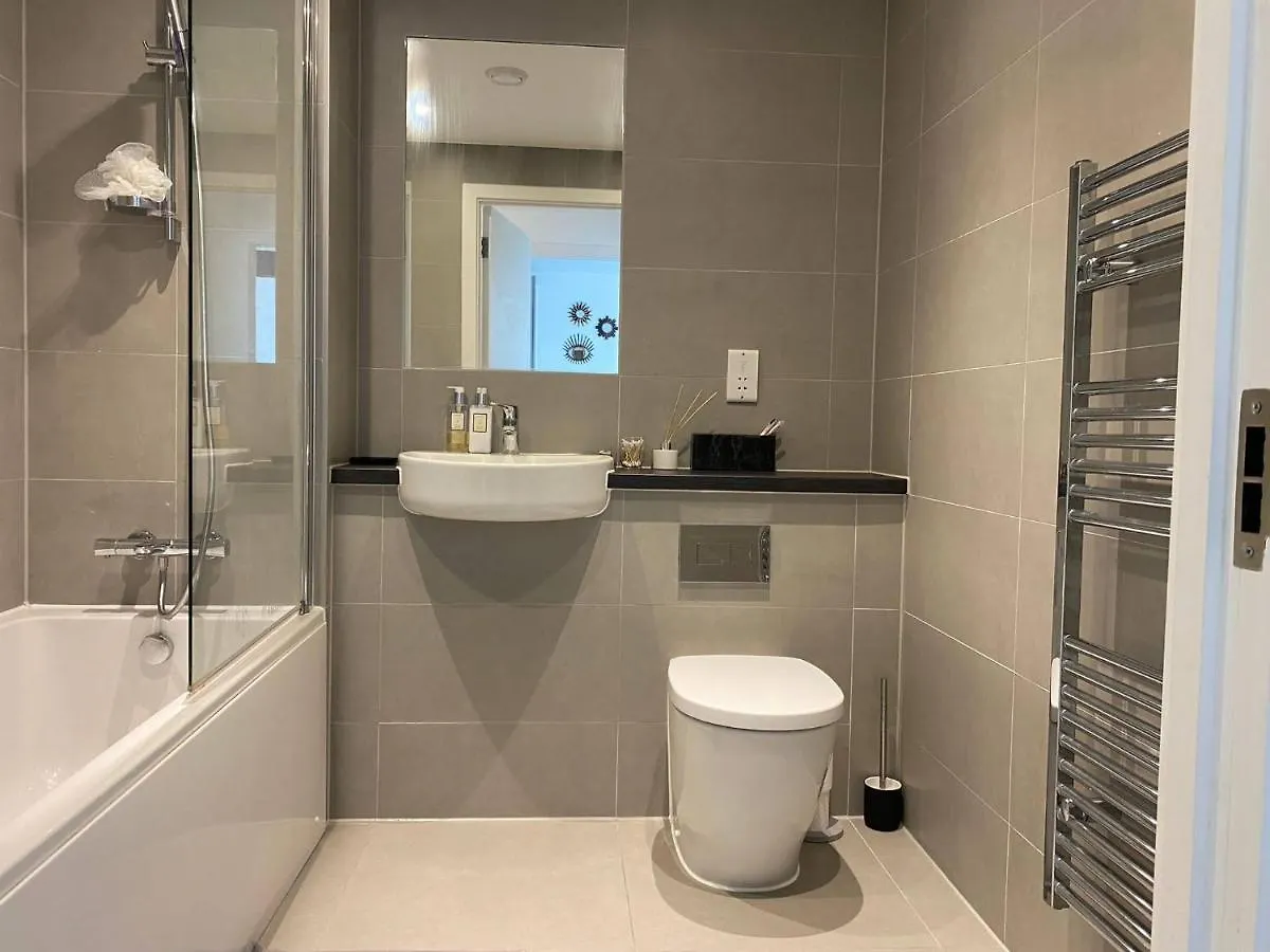 Entire Riverside Apartment With Balcony London